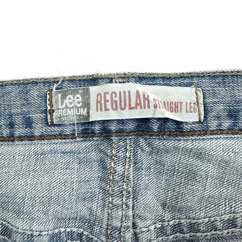 Lee Regular Straight leg Women's size 36x30 Medium‎ Blue Denim Jeans - Picture 3 of 4